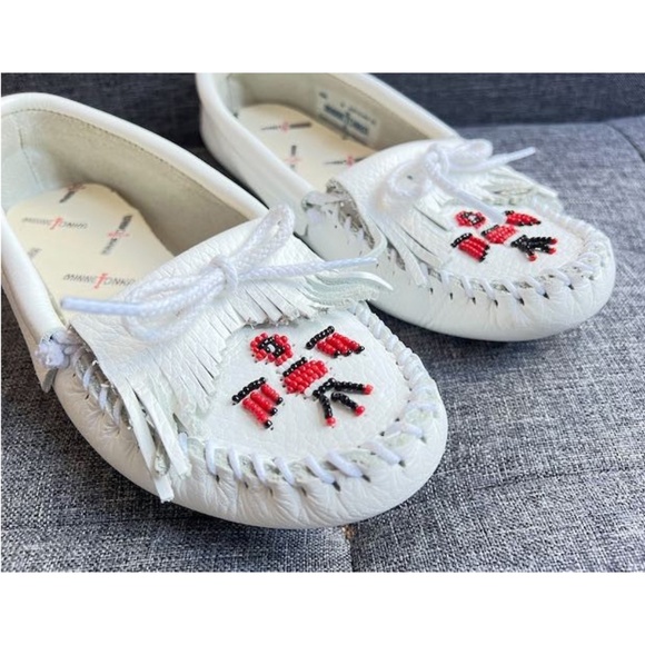 Minnetonka Women's White Leather Thunderbird Boat Sole Moccasin - US Size 6 - Picture 8 of 16